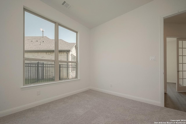 spare room featuring carpet floors