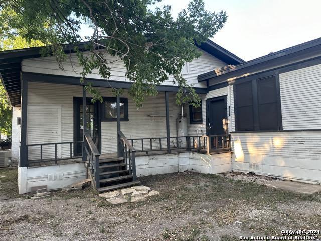 view of front of home with covered porch