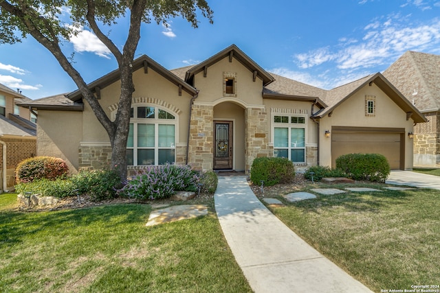 view of front of home featuring a front yard and a garage