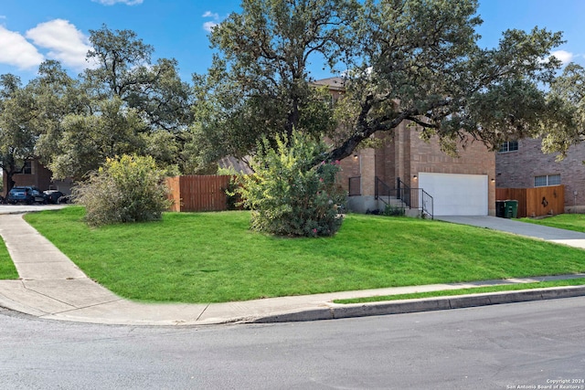 view of front of home featuring a front yard and a garage