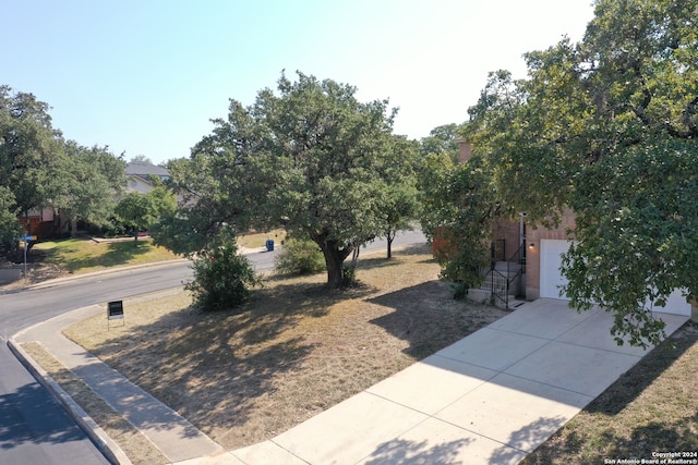 view of yard with a garage