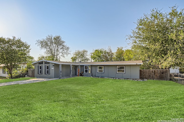 view of front facade with a front yard