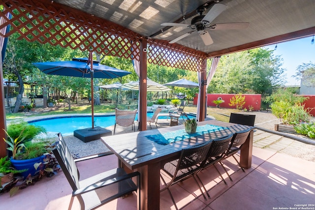 view of patio featuring ceiling fan