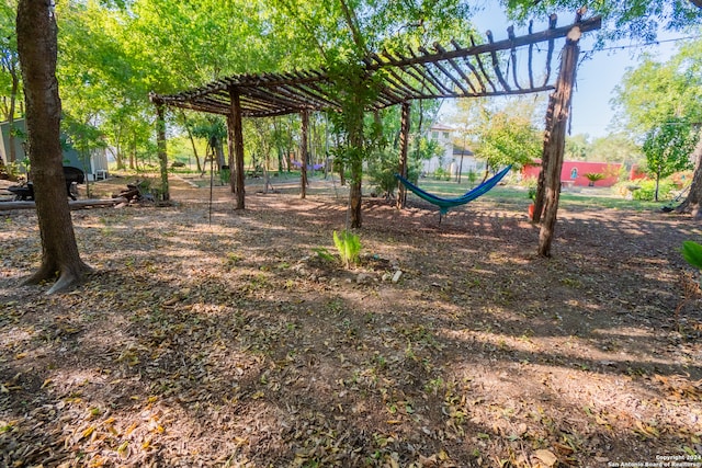 view of yard featuring a pergola