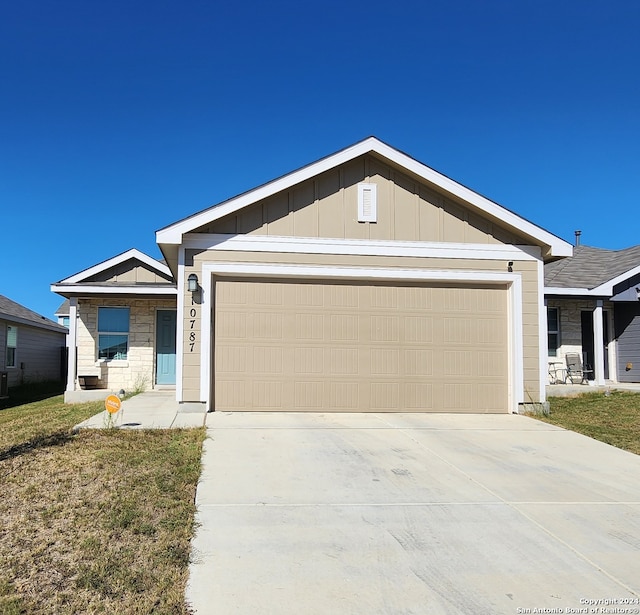 ranch-style house featuring a front yard and a garage