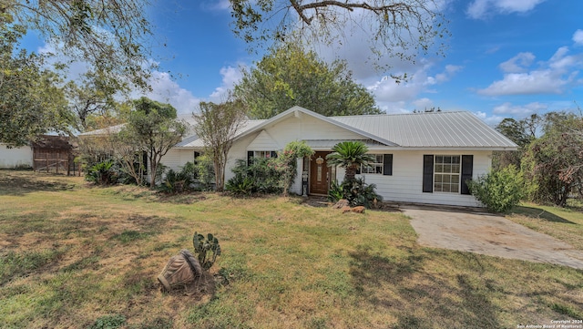 ranch-style house with a front yard