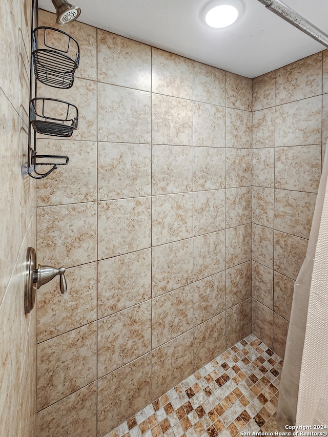 bathroom with curtained shower