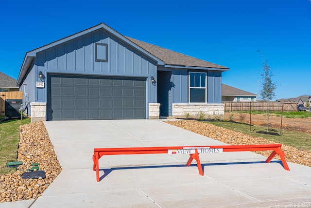 view of front facade featuring a garage