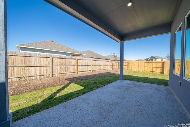 view of yard featuring a patio