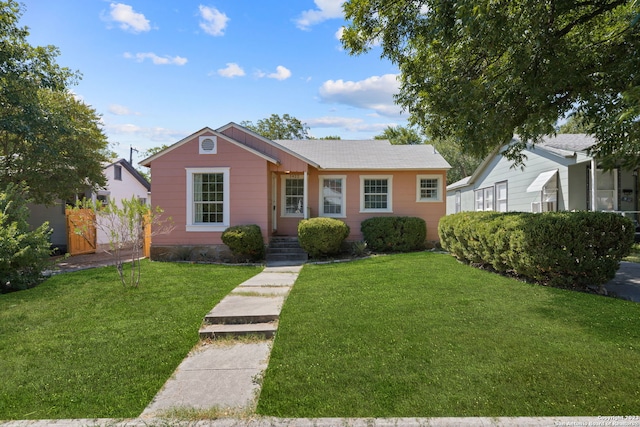 single story home with a front lawn