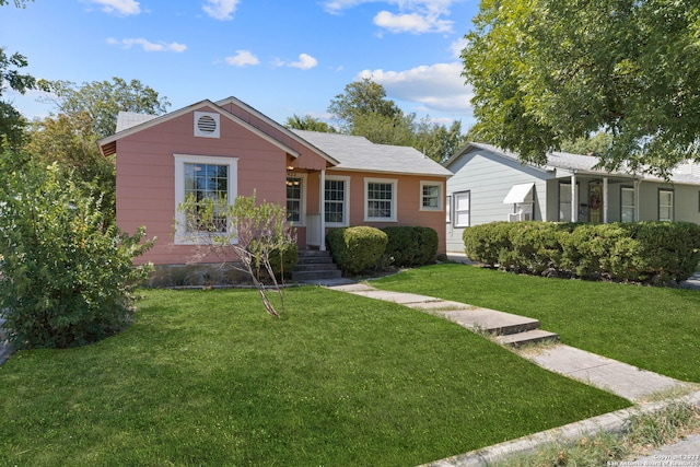 ranch-style house featuring a front lawn