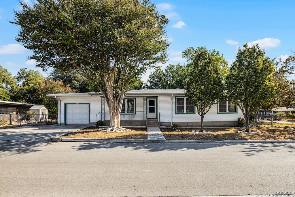 view of front facade featuring a garage