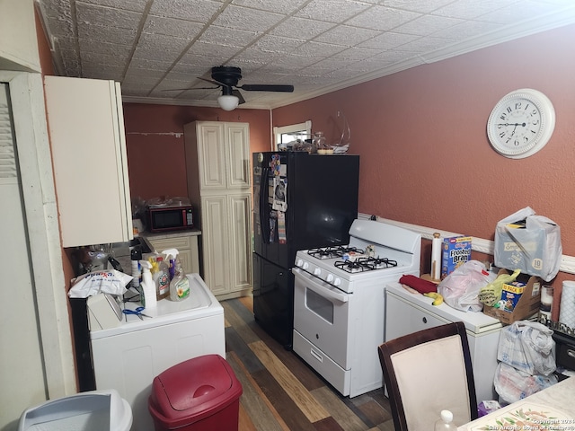 kitchen featuring washer / dryer, black appliances, dark hardwood / wood-style flooring, and ceiling fan