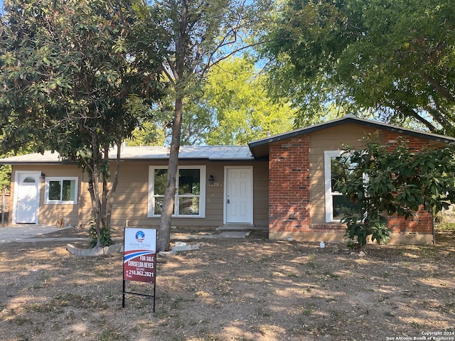 view of front of property