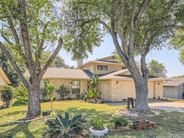 view of front of property featuring a garage and a front yard