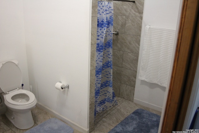 bathroom featuring tile patterned flooring, toilet, and a shower with shower curtain