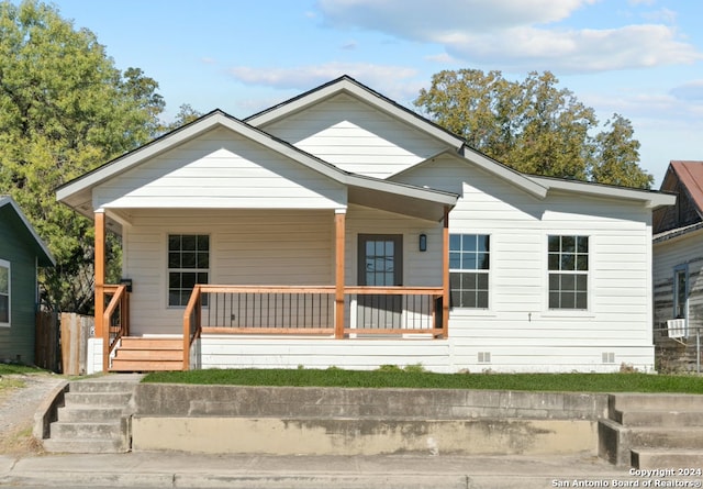 view of front facade with covered porch