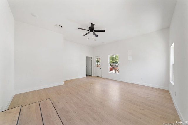 empty room featuring light hardwood / wood-style floors and ceiling fan