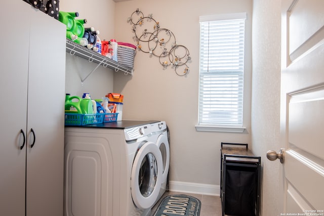 washroom featuring tile patterned floors and washing machine and clothes dryer