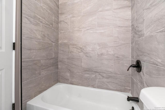 214 Oriole, San Antonio, TX 78228 - bathroom featuring toilet and bathtub / shower combination