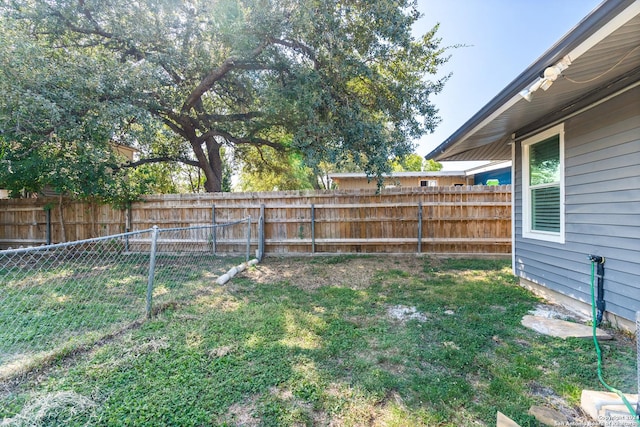 214 Oriole, San Antonio, TX 78228 - view of yard featuring a fenced backyard
