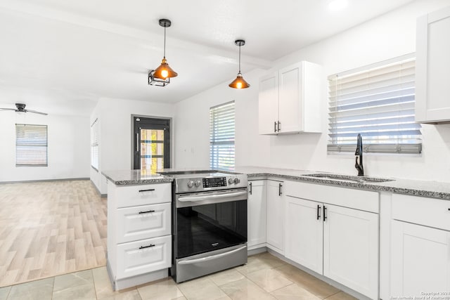 kitchen with light hardwood / wood-style floors, stainless steel electric stove, decorative light fixtures, kitchen peninsula, and white cabinets