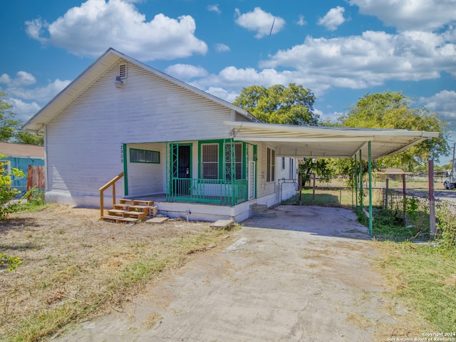 view of front facade with a carport and covered porch