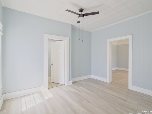 unfurnished room featuring light hardwood / wood-style flooring and ceiling fan