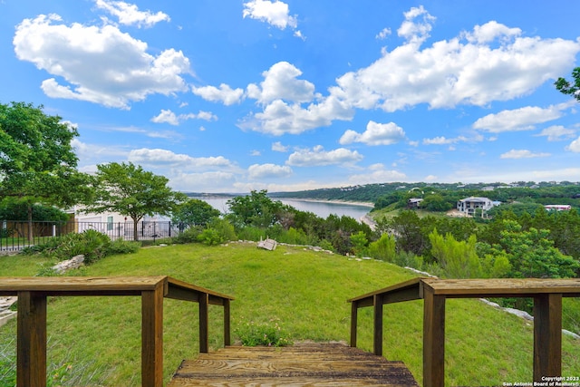 view of yard featuring a water view