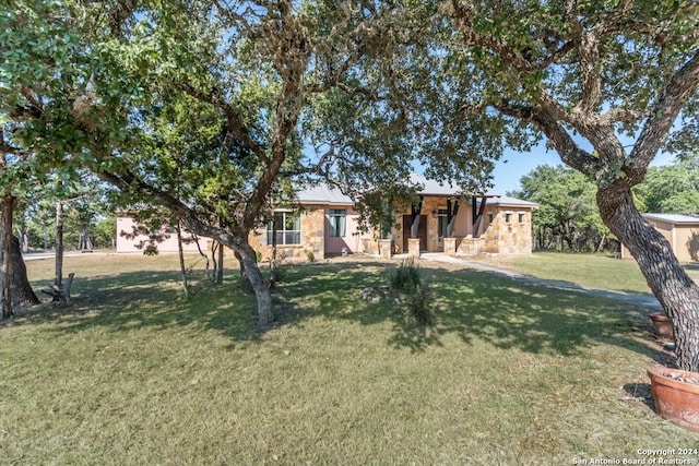 view of front of home with a front lawn