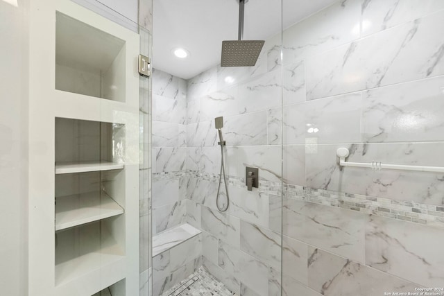 bathroom featuring a tile shower