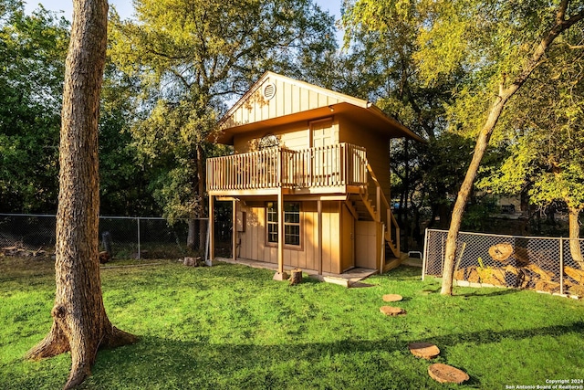 view of outdoor structure featuring a lawn