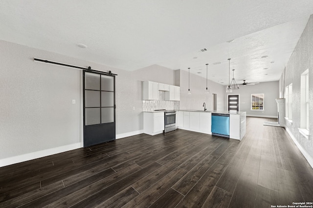 interior space featuring dark wood-type flooring, sink, a notable chandelier, a barn door, and a textured ceiling