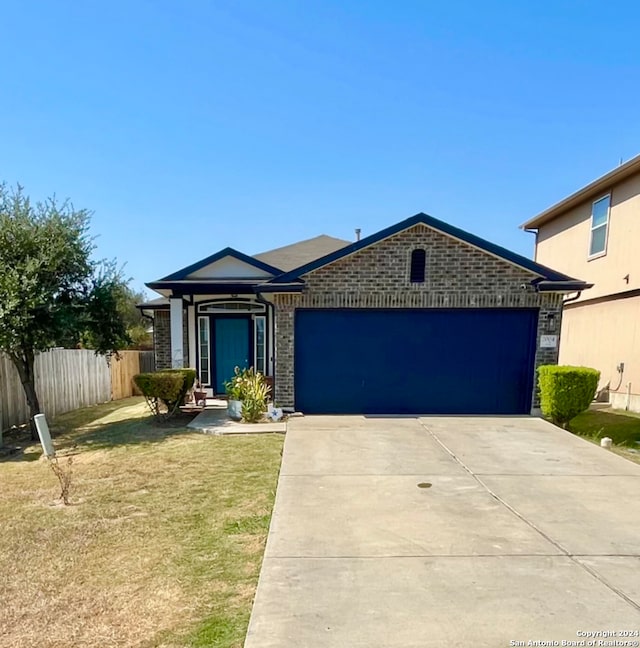 view of front of home featuring a garage and a front yard