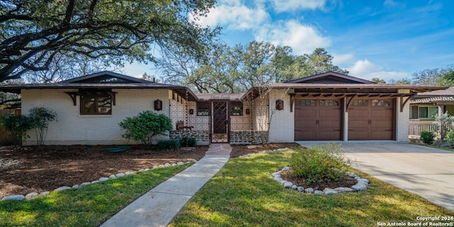 single story home featuring a front yard and a garage