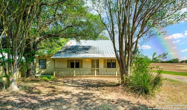 view of front of property with covered porch