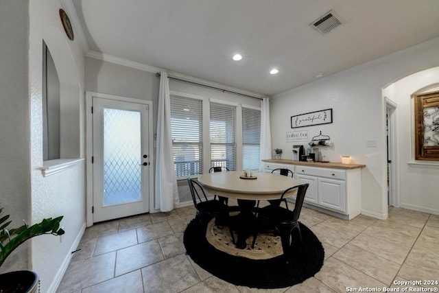 4815 Isaac Ryan, San Antonio, TX 78253 - dining area featuring visible vents, arched walkways, light tile patterned floors, baseboards, and recessed lighting