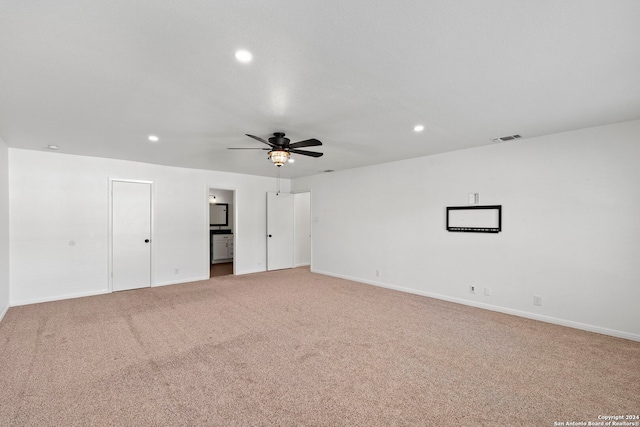 carpeted empty room featuring ceiling fan