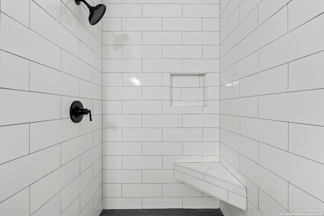 bathroom featuring tiled shower