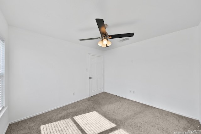 carpeted empty room featuring ceiling fan