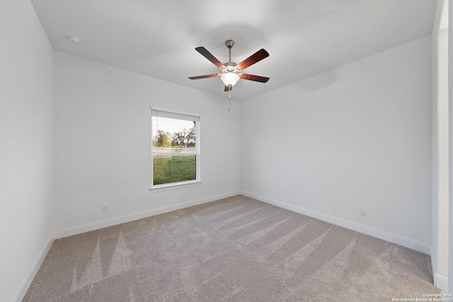 unfurnished room featuring ceiling fan and light colored carpet