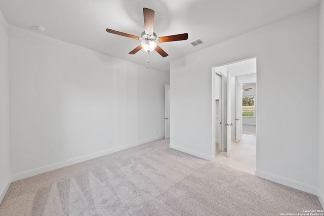 unfurnished room with light carpet and ceiling fan