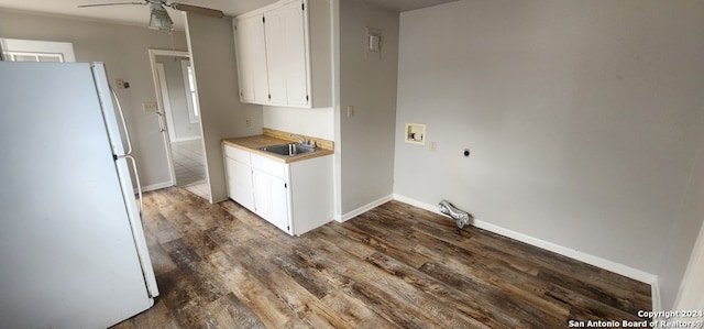 laundry room featuring electric dryer hookup, sink, hookup for a washing machine, dark hardwood / wood-style floors, and ceiling fan