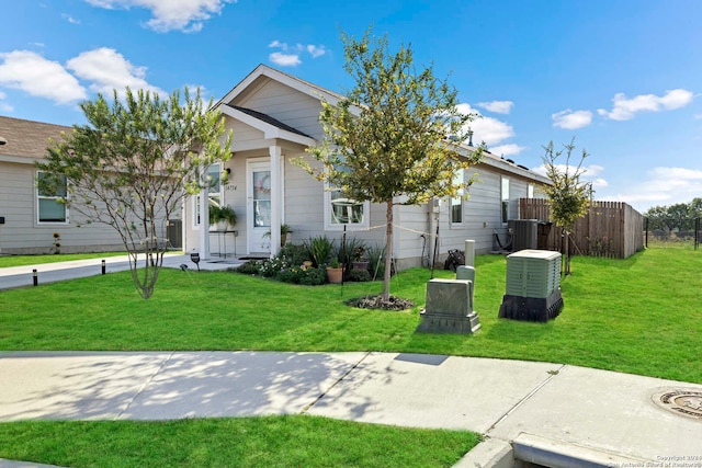 view of front facade with a front yard