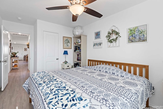 bedroom featuring a closet, light hardwood / wood-style floors, and ceiling fan