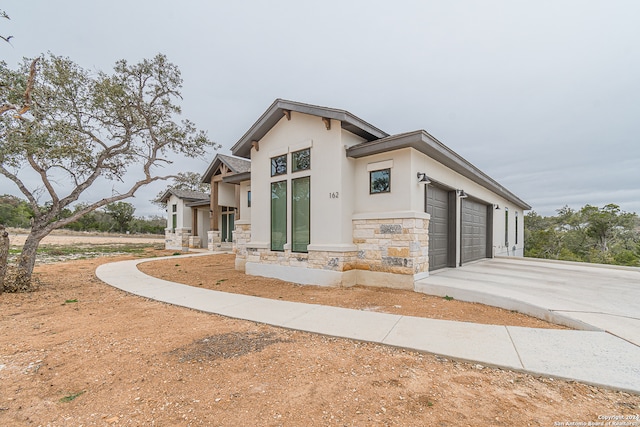 view of front facade featuring a garage