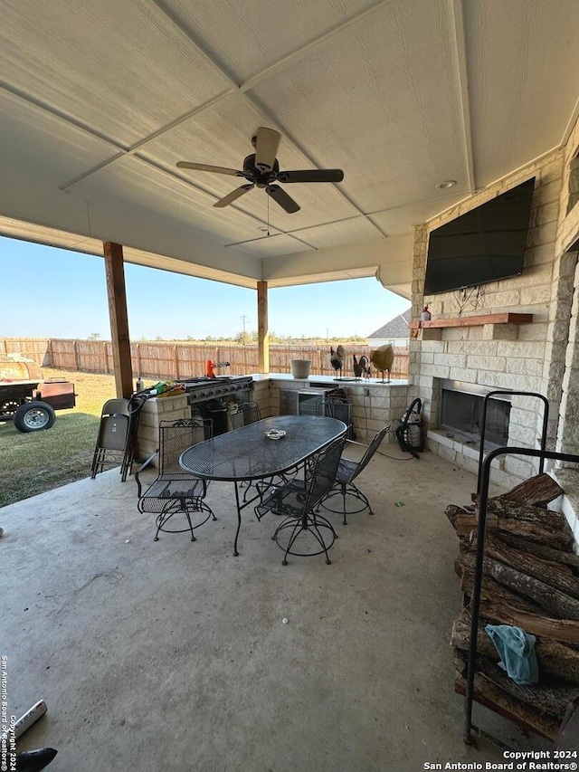 view of patio featuring ceiling fan