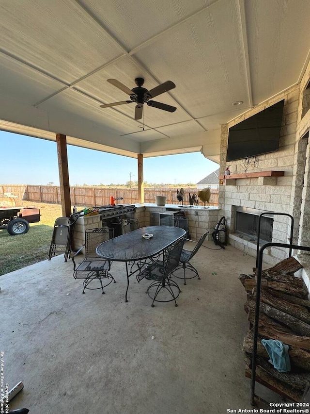 view of patio / terrace with ceiling fan