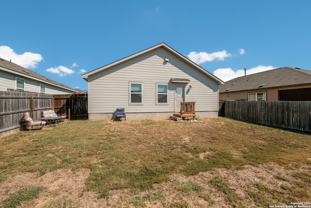 back of house featuring a yard