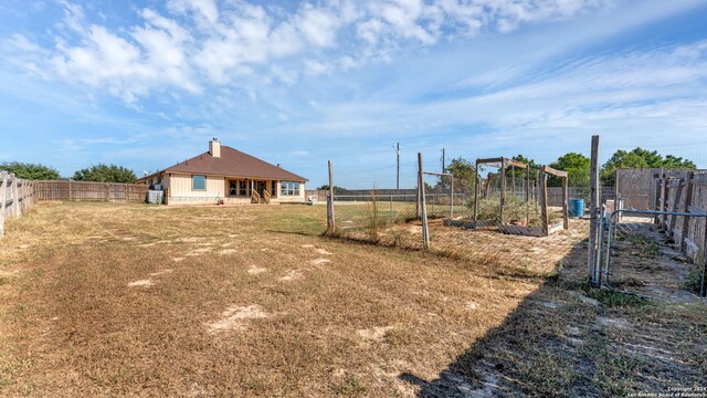 165 Lakeview Cir, La Vernia, TX 78121 - view of yard